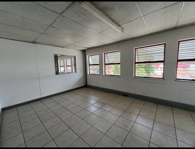 994M² WAREHOUSE TO LET IN KYA SANDS